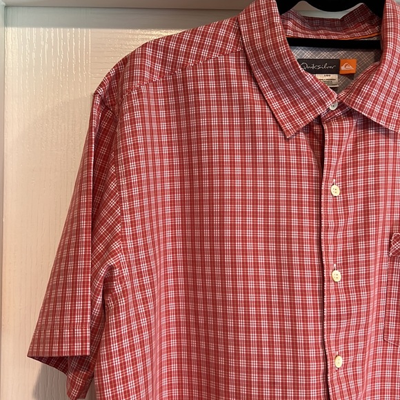 Quicksilver Red and White Plaid Button Up Men’s Large - Picture 5 of 12